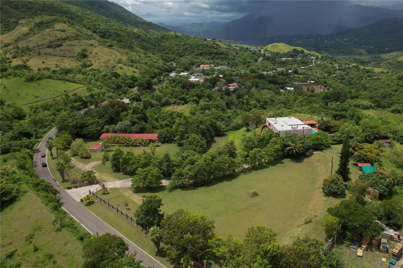150 Carr #10.8km Property Photo 8