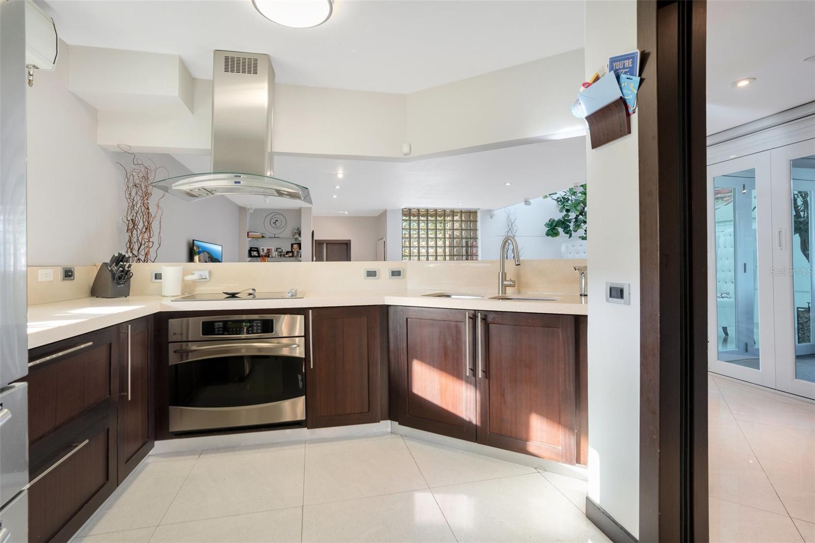 2008 España St Property Photo 7