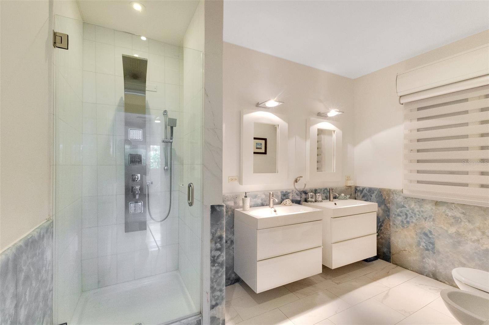 2008 España St Property Photo 17