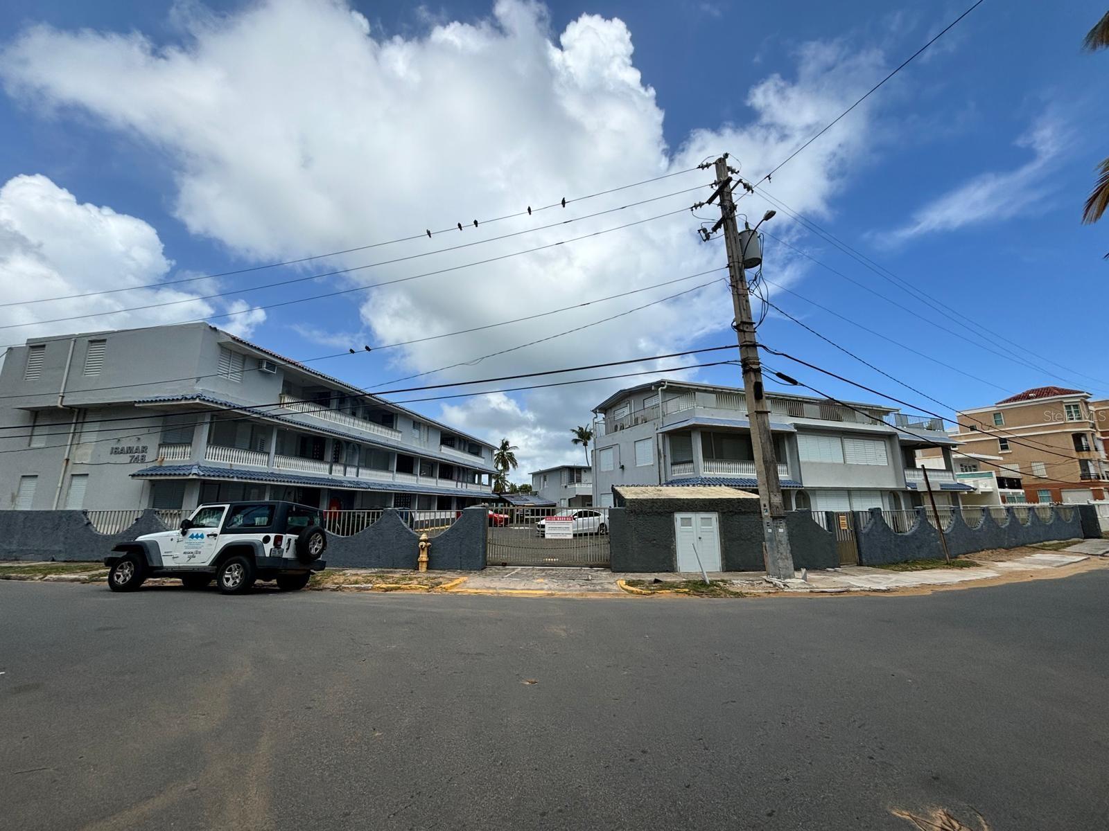Cond. Isamar Apto. E #e Property Photo 1