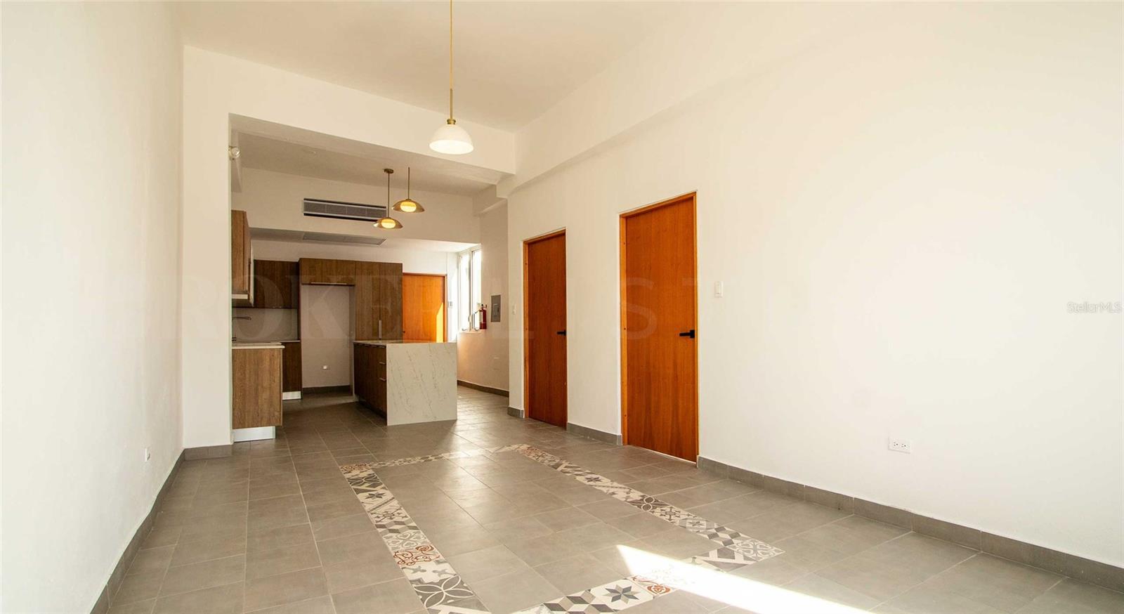 319 Recinto Sur St #6 Property Photo 2