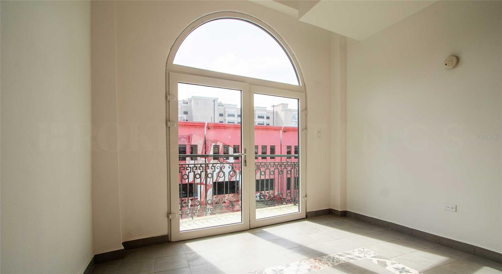 319 Recinto Sur St #6 Property Photo 4