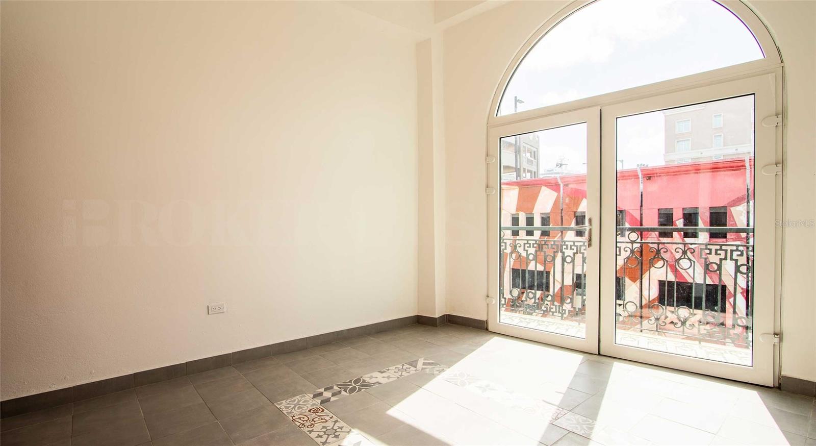319 Recinto Sur St #6 Property Photo 5