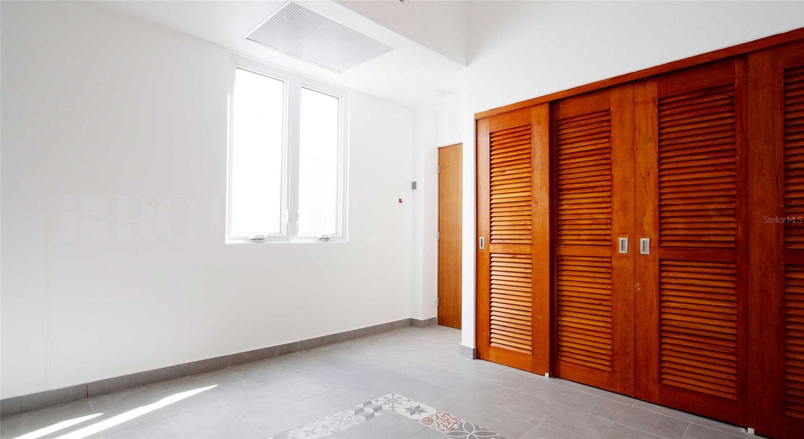 319 Recinto Sur St #5 Property Photo 5