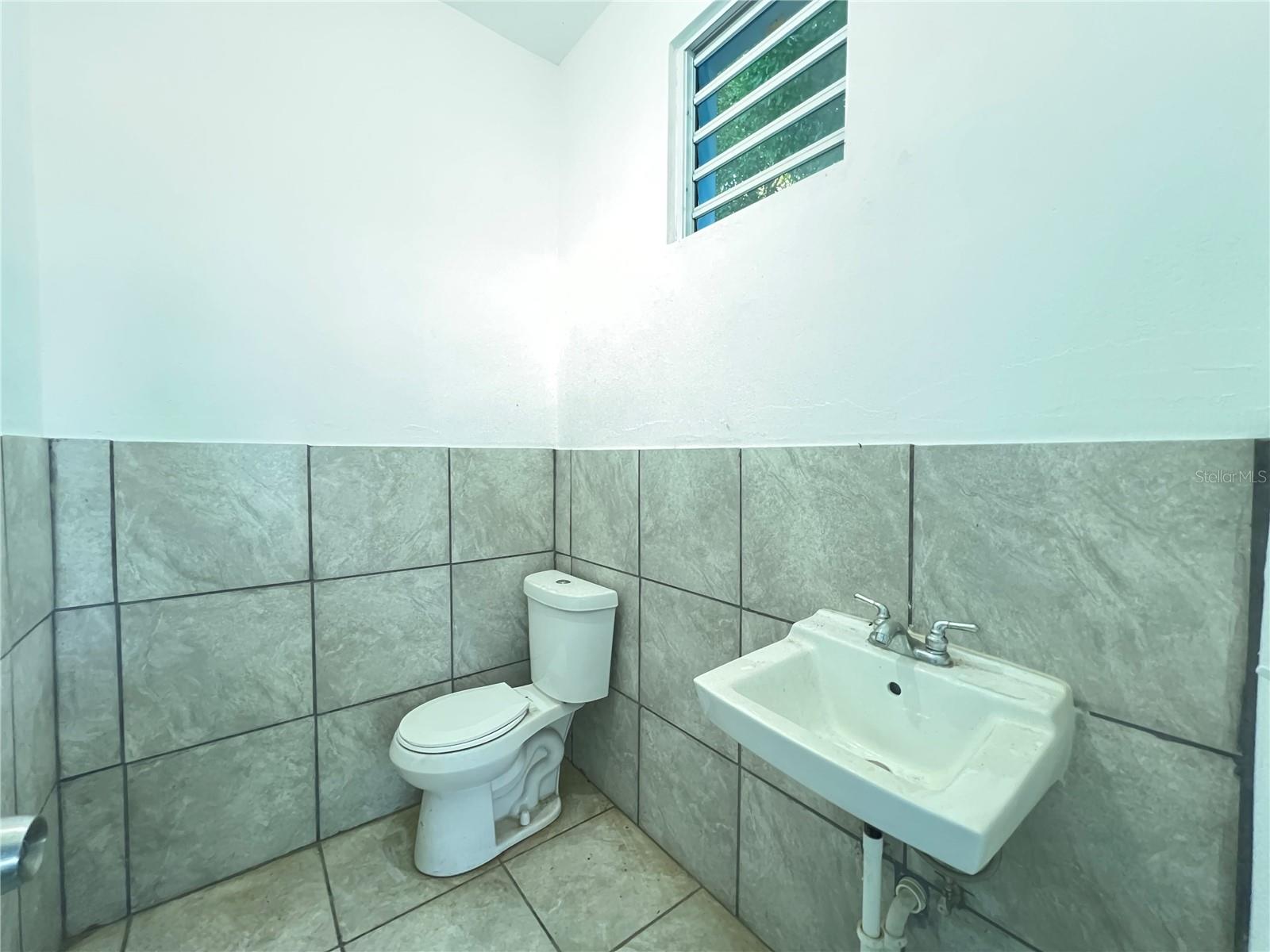 146 Cll. Flamboyan Property Photo 9