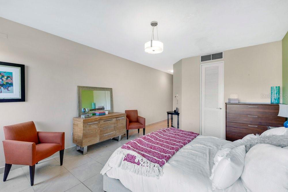 Olivine 83 Cond Treasure Point Torre Iii #apt. 322 Property Photo 17