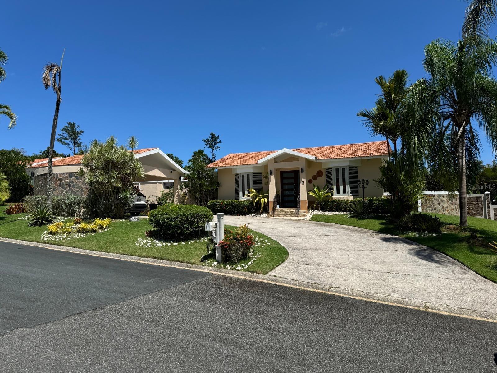 00739 Real Estate Listings Main Image