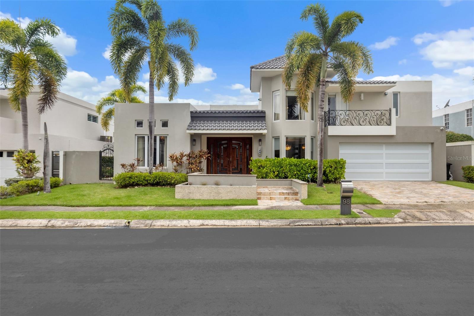 17 Coco Plumoso Property Photo