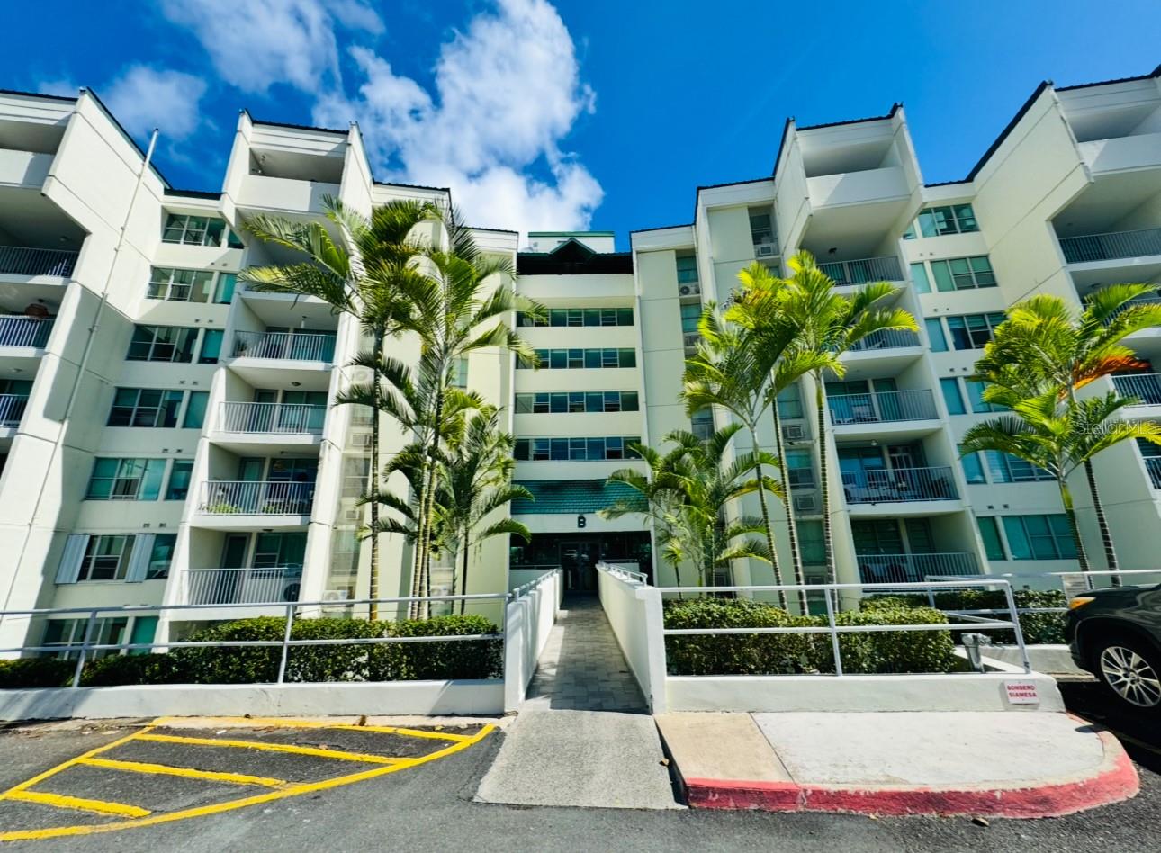 37 Calle Regina Medina #408b Property Photo