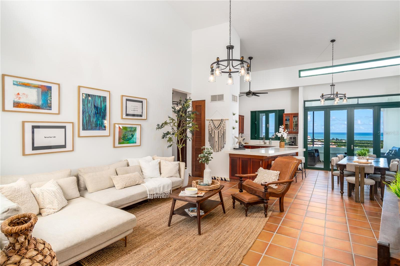 Ave Mirador Property Photo