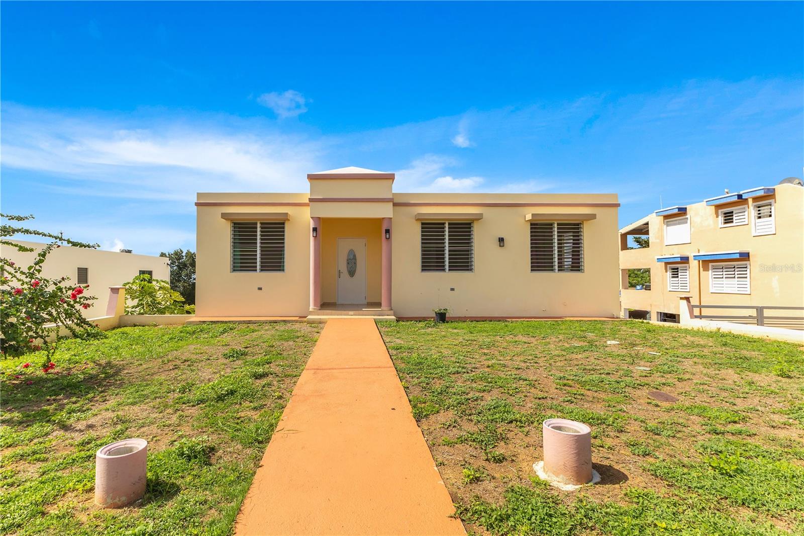 Solar 6 Bo. Puente Property Photo