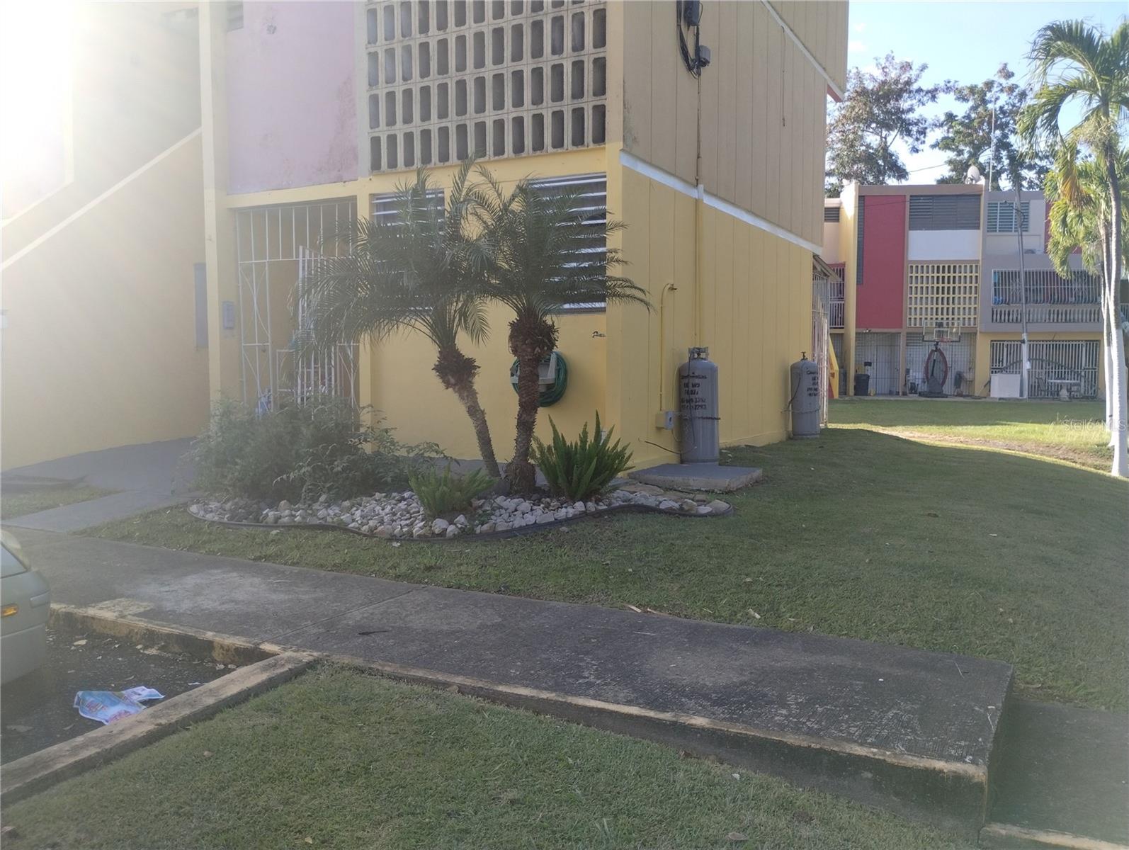 1164 Ave. Santitos Colón #h1a Property Photo