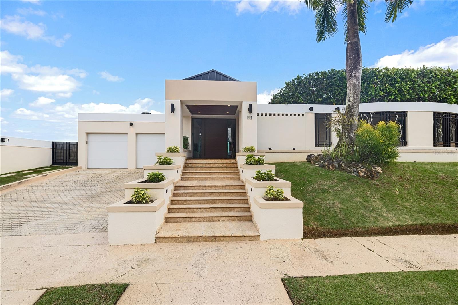 21 Corazon Property Photo