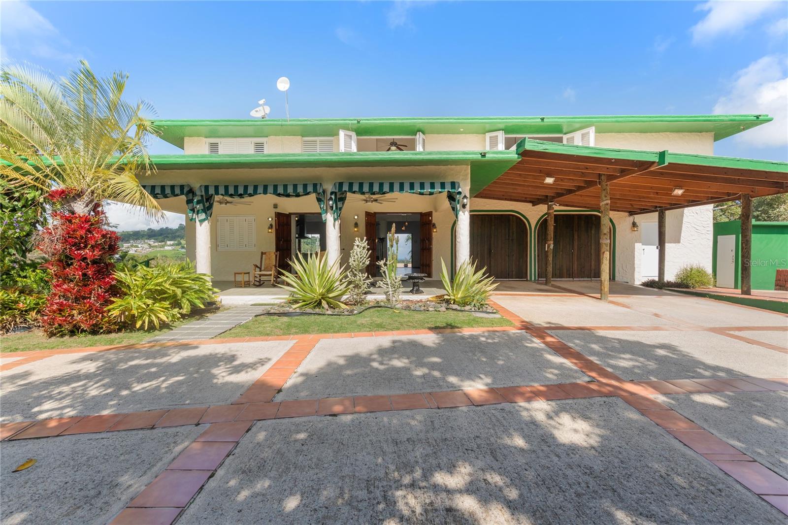 59 Reina Isabel Property Photo