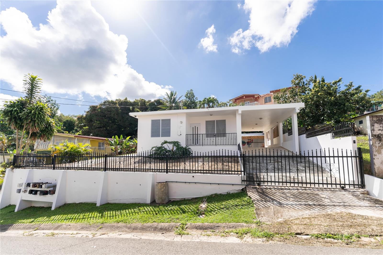 00610 Real Estate Listings Main Image