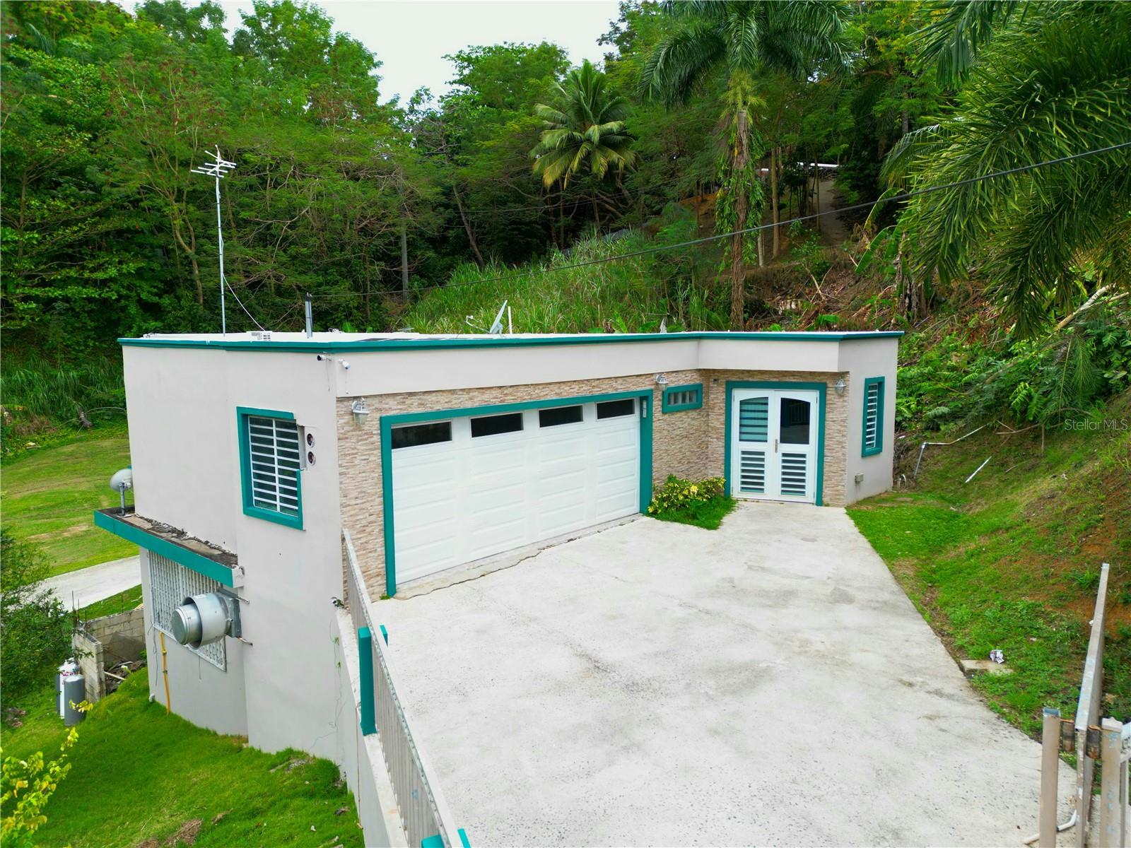 00956 Real Estate Listings Main Image