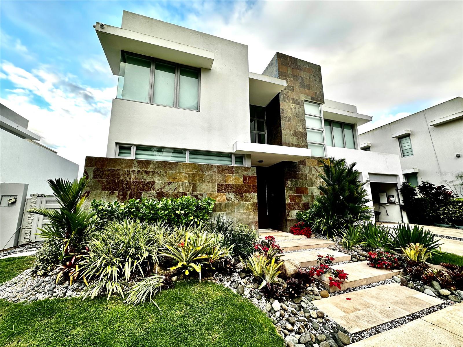 Senderos En Montehiedra Ambar Property Photo