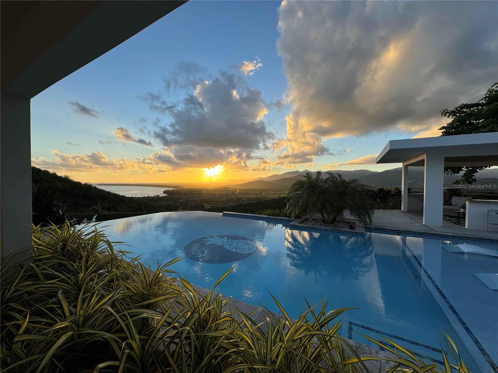 00723 Real Estate Listings Main Image