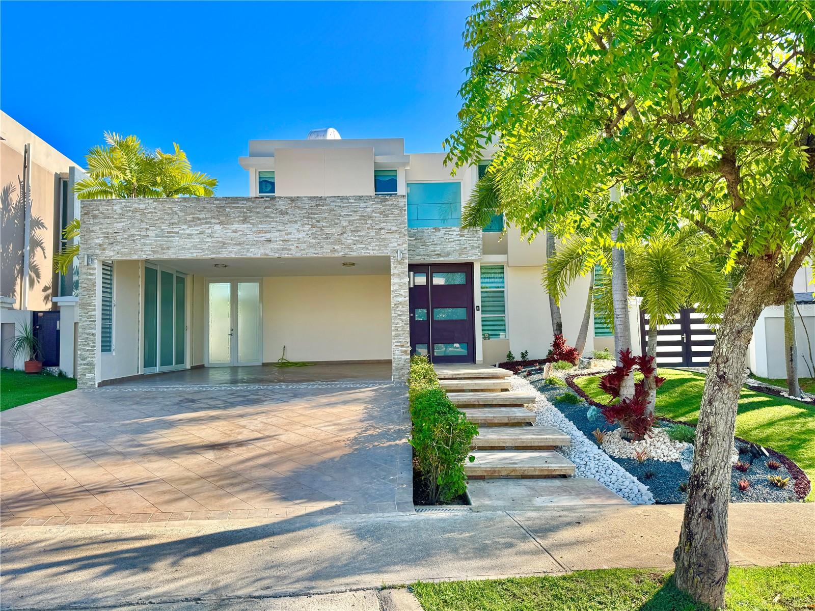 Cerezo 9 Property Photo