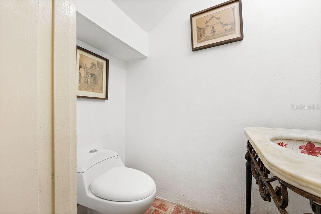 50 San Francisco St Property Photo 5