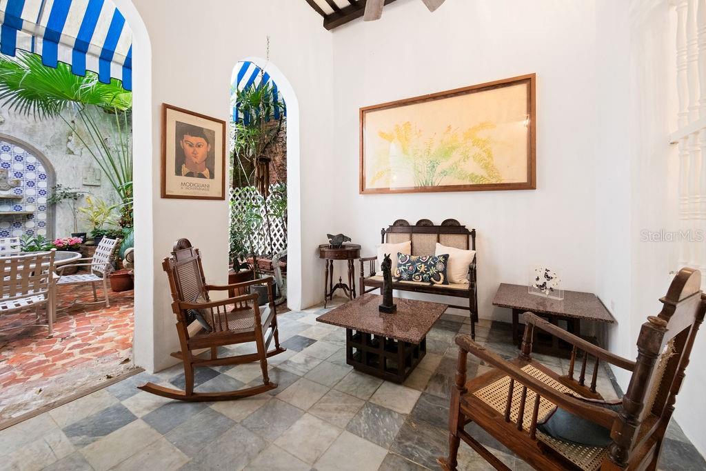 50 San Francisco St Property Photo 10