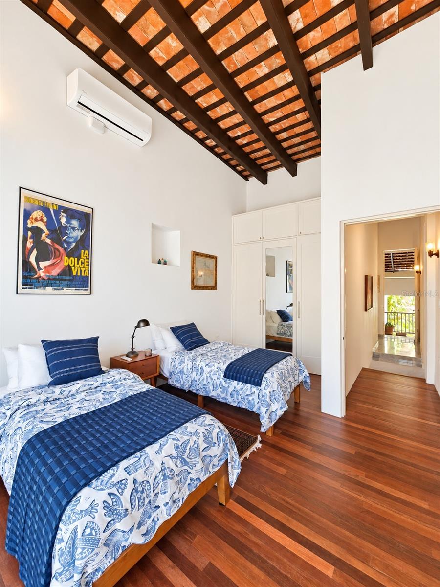 50 San Francisco St Property Photo 22