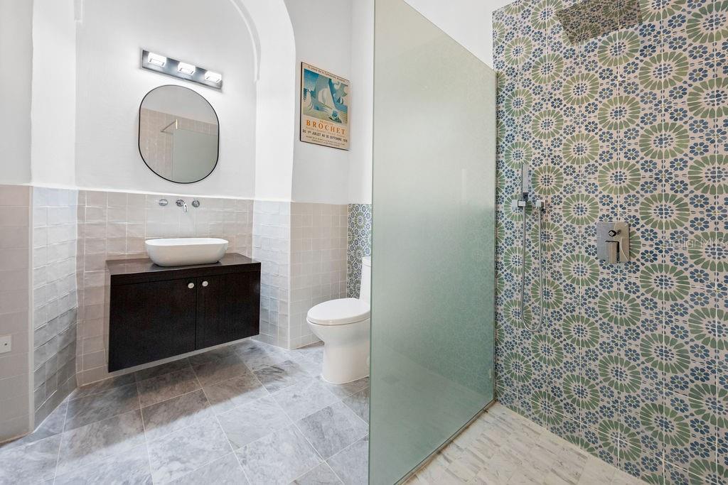 50 San Francisco St Property Photo 25