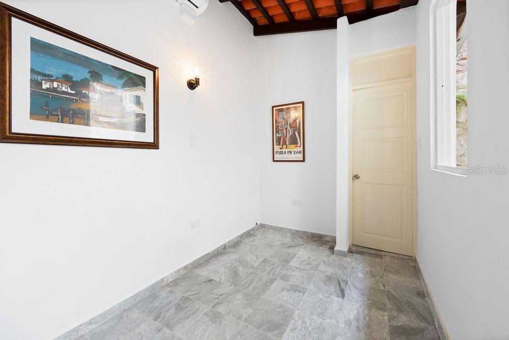 50 San Francisco St Property Photo 28
