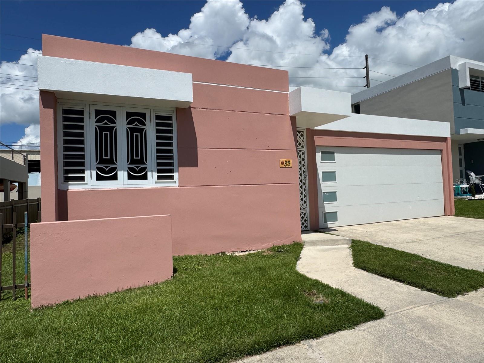 Las Piedras County Real Estate Listings Main Image