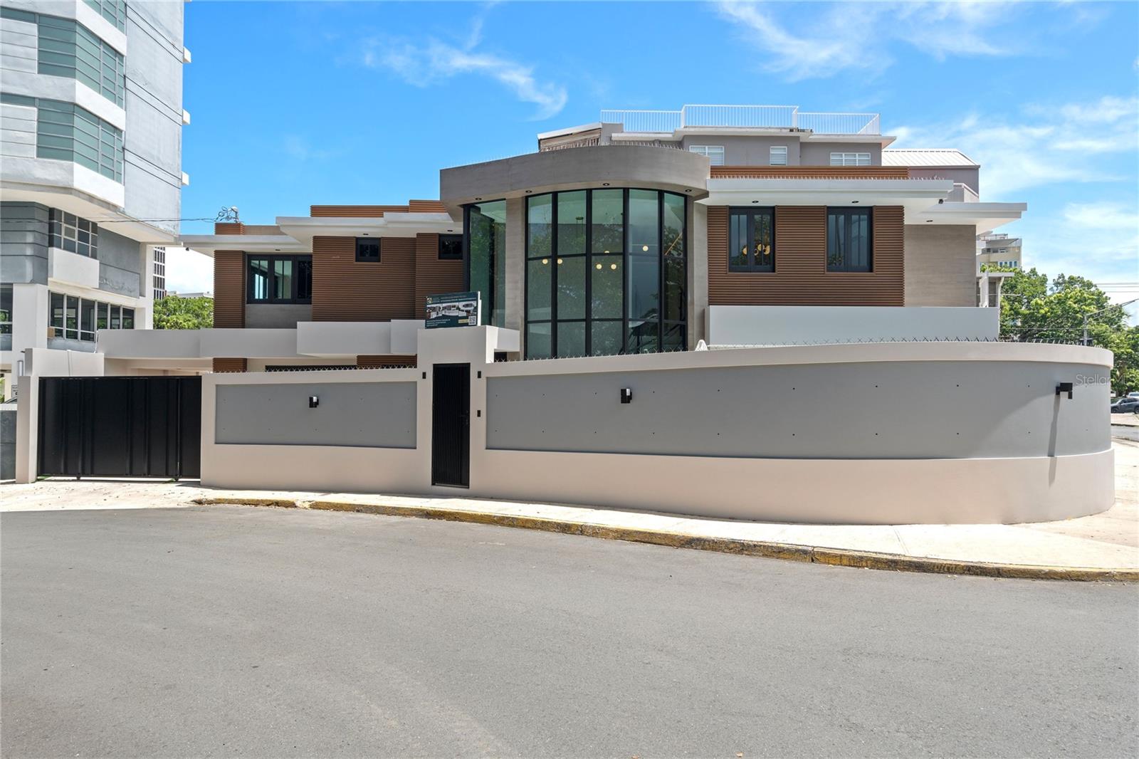 1 Almendares St Property Photo