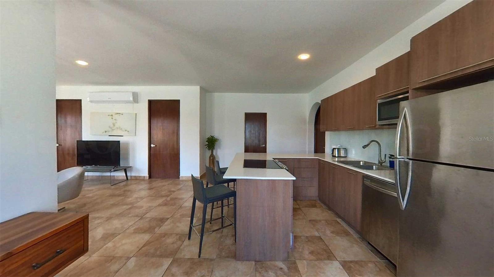 209 San Francisco St Property Photo 5