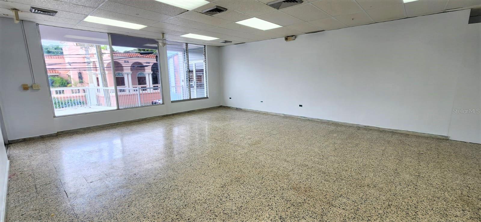 Cond. Torre De Hostos S Calle Mendez Vigo Ave #1b Property Photo 3