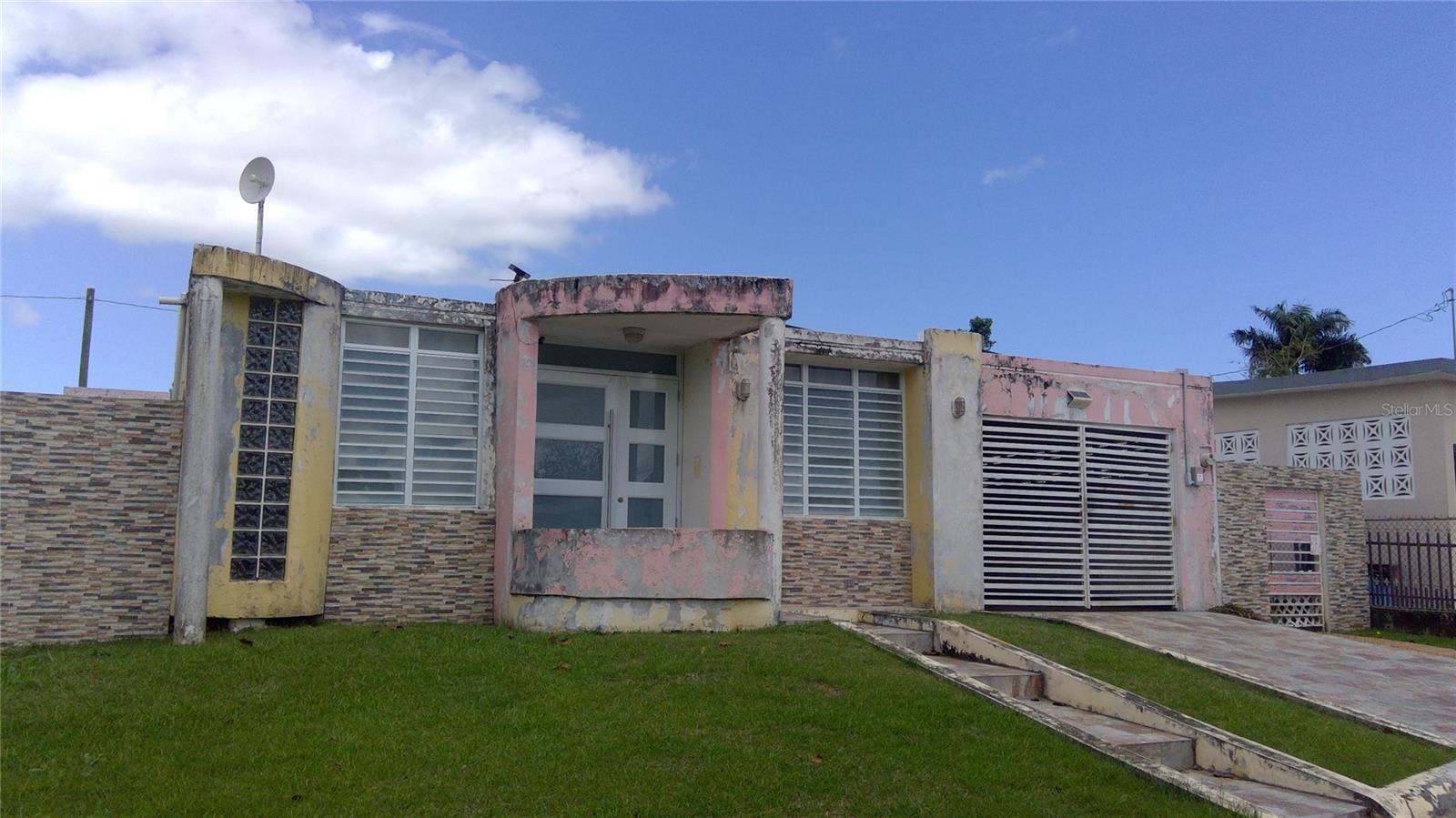 Calle Roosevelt Jose Mercado Property Photo