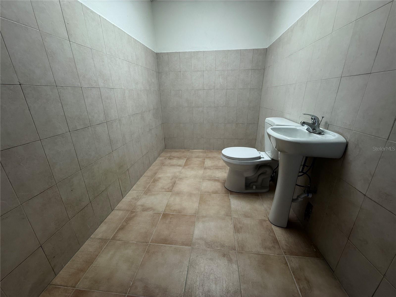 C-2 Condominio Las Mercedes Property Photo 4