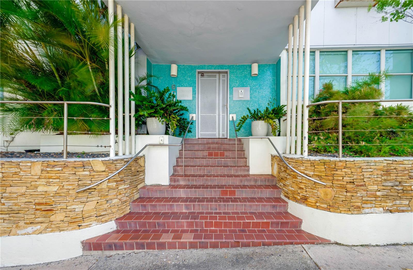 609 Miramar Ave #102 Property Photo