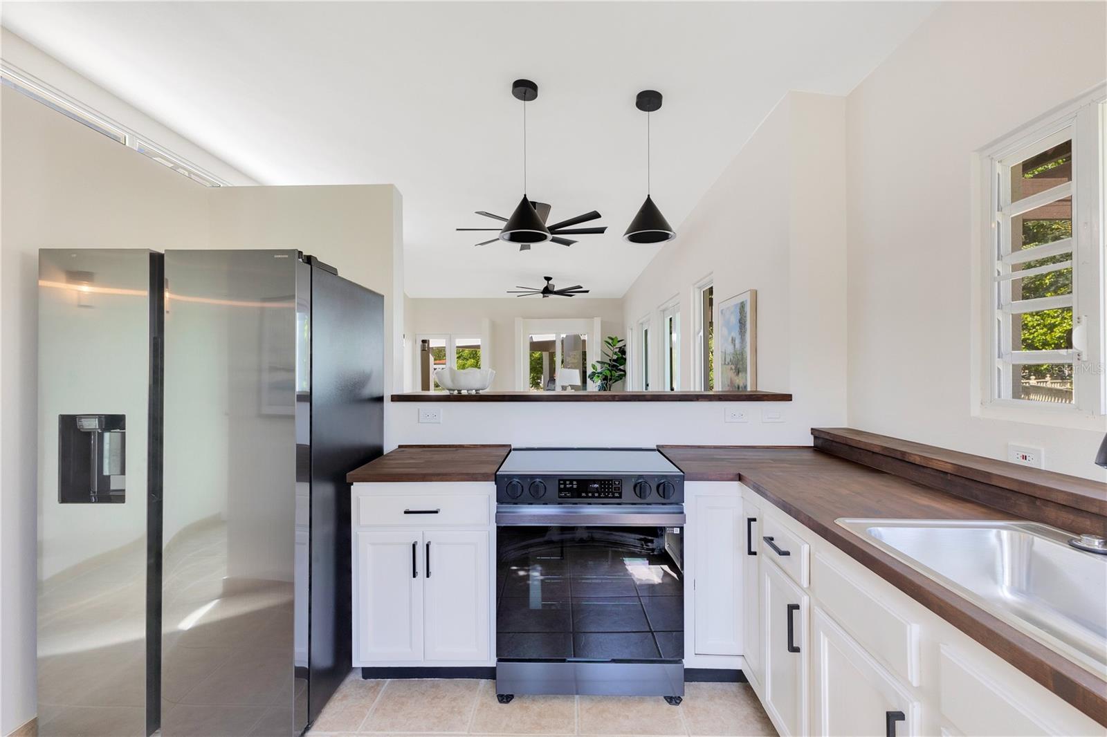 9 Sunrise #a Property Photo 3
