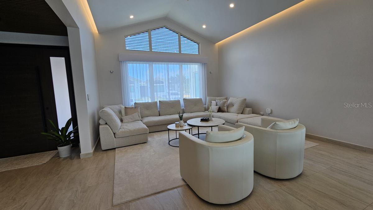 677 Lavanda Property Photo 4