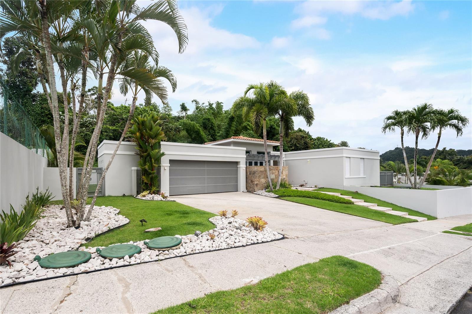 4th St. Villa Mercedes Ii #f5 Property Photo 1