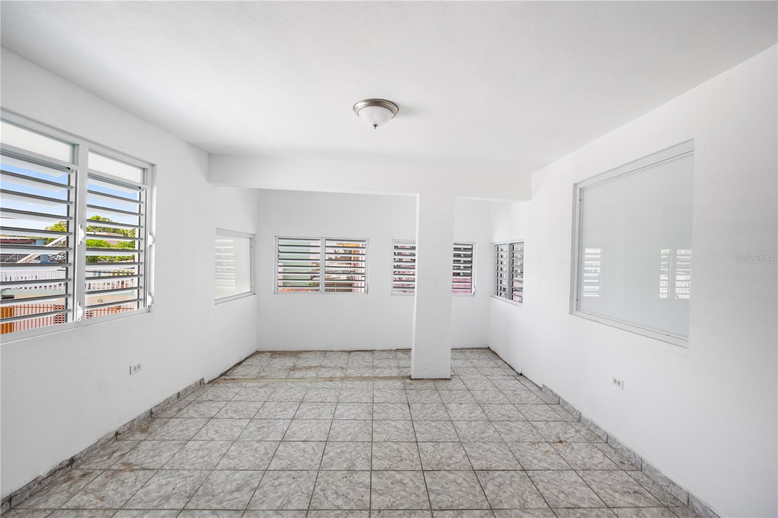 21 Eduardo Conde Property Photo 3