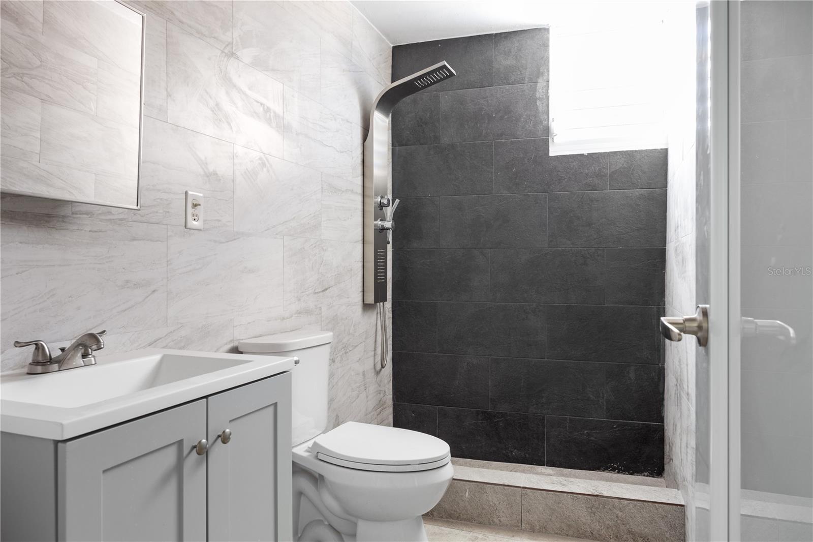 21 Eduardo Conde Property Photo 14