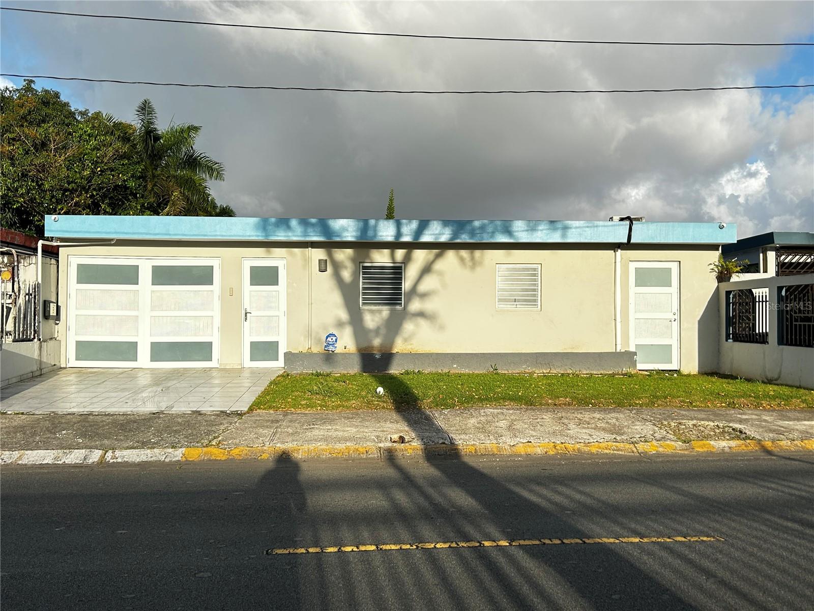 Calle 24 Villa Carolina Property Photo