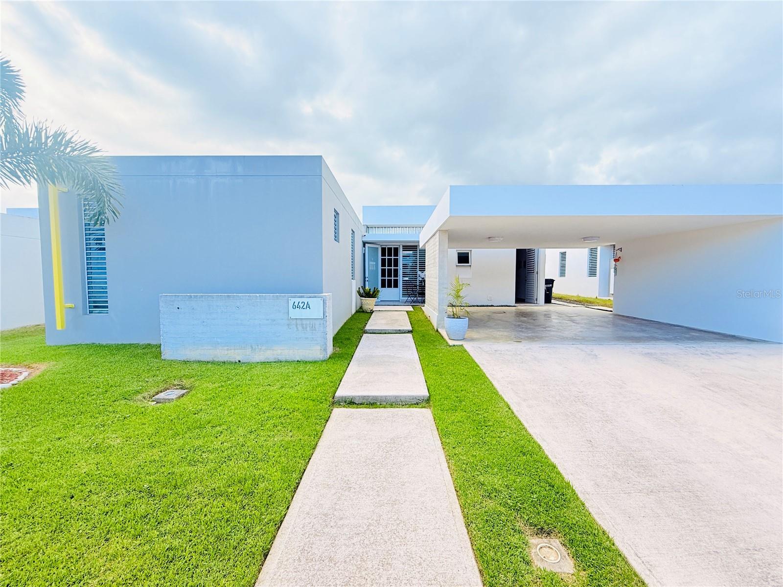 642a Calle Aranjuez Property Photo 1