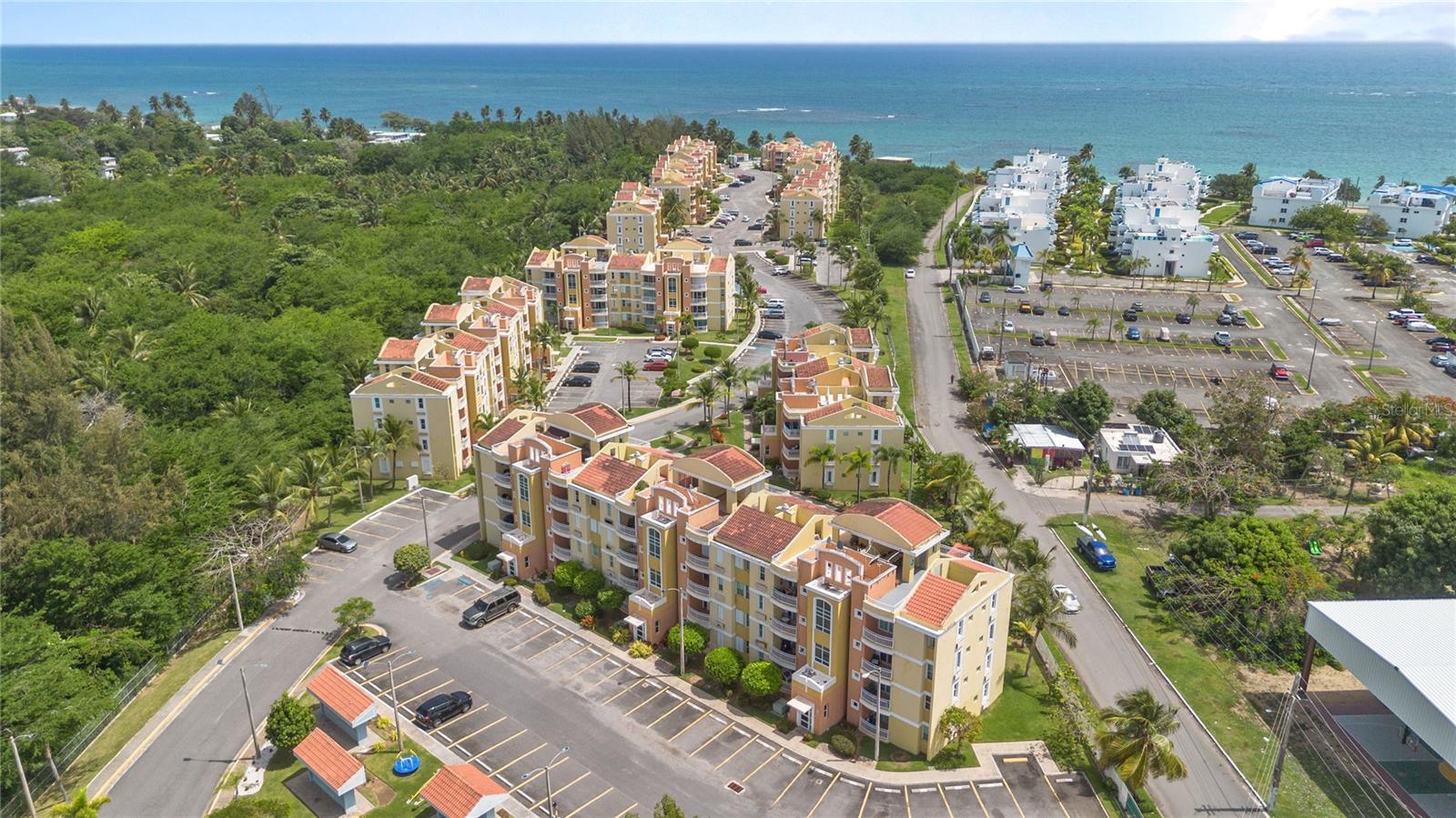 Mediania Alta Villas Del Mar Beach Resort #h404 Property Photo 1