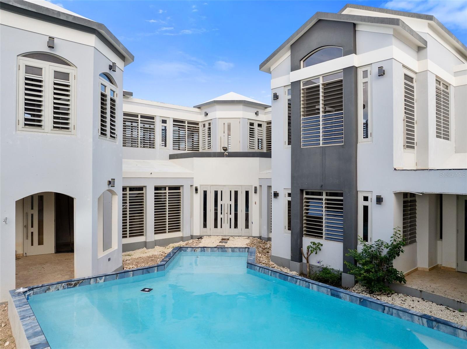1960 Oceania Property Photo 3