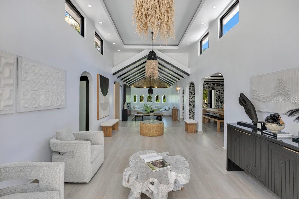 172 Urb La Esmeralda #b-4 Property Photo 1