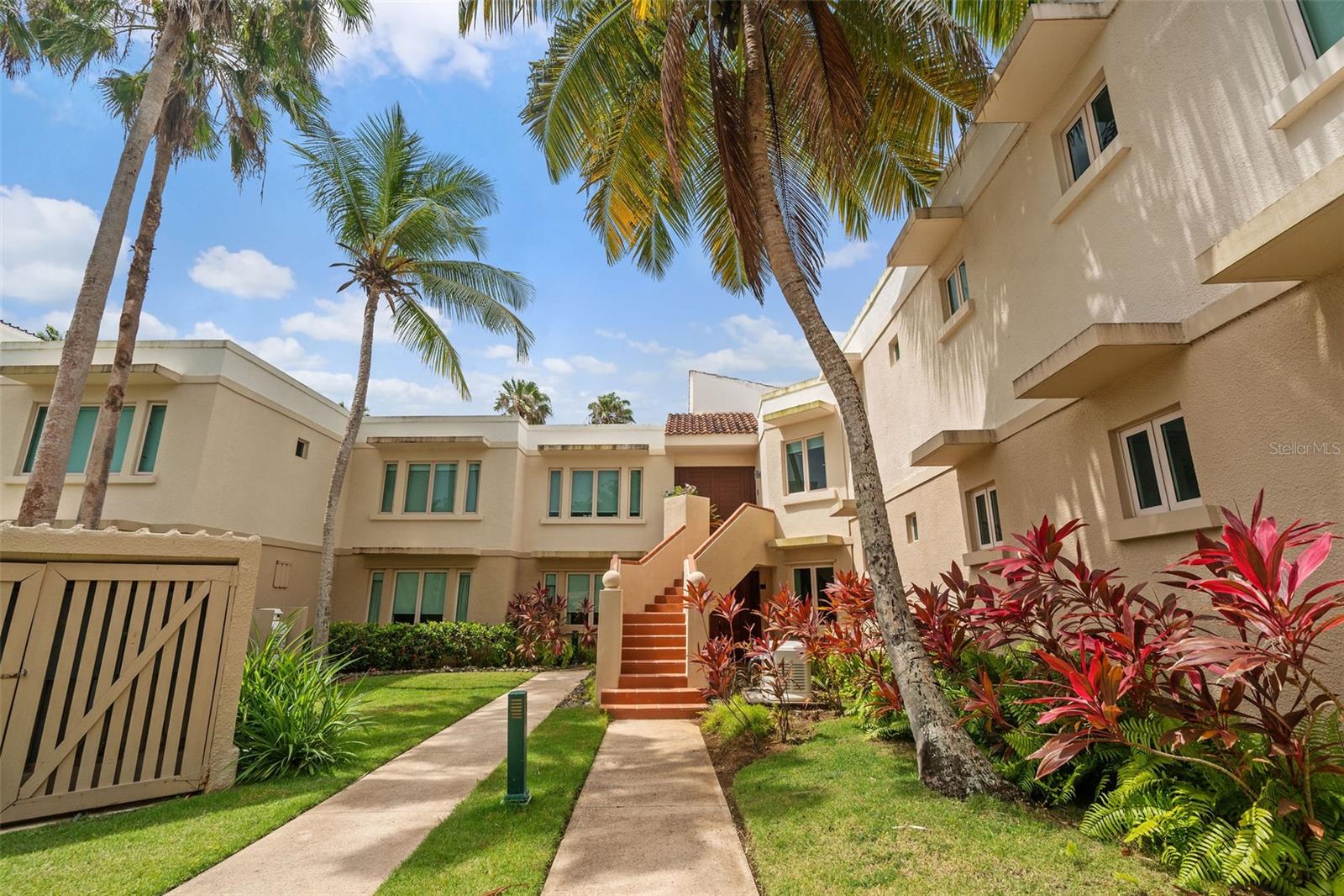 . Lakeside Villas #d4 Property Photo 1