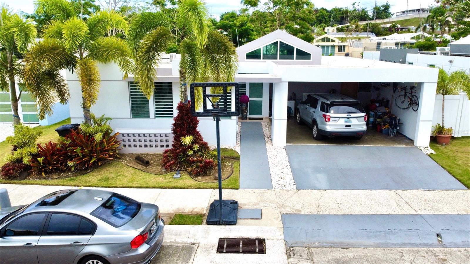 216 URB. MIRAMELINDA ESTATE CALLE TIGUA