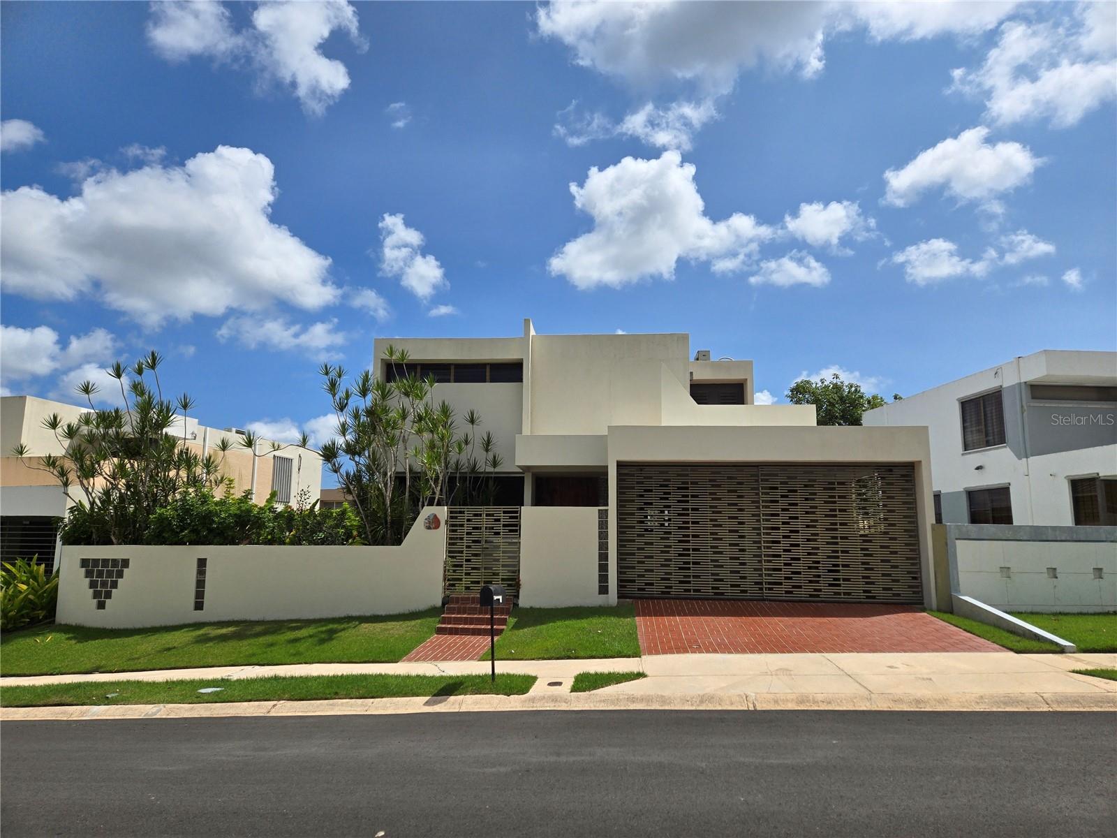 C-10 Isabel La Catolica St Property Photo 1