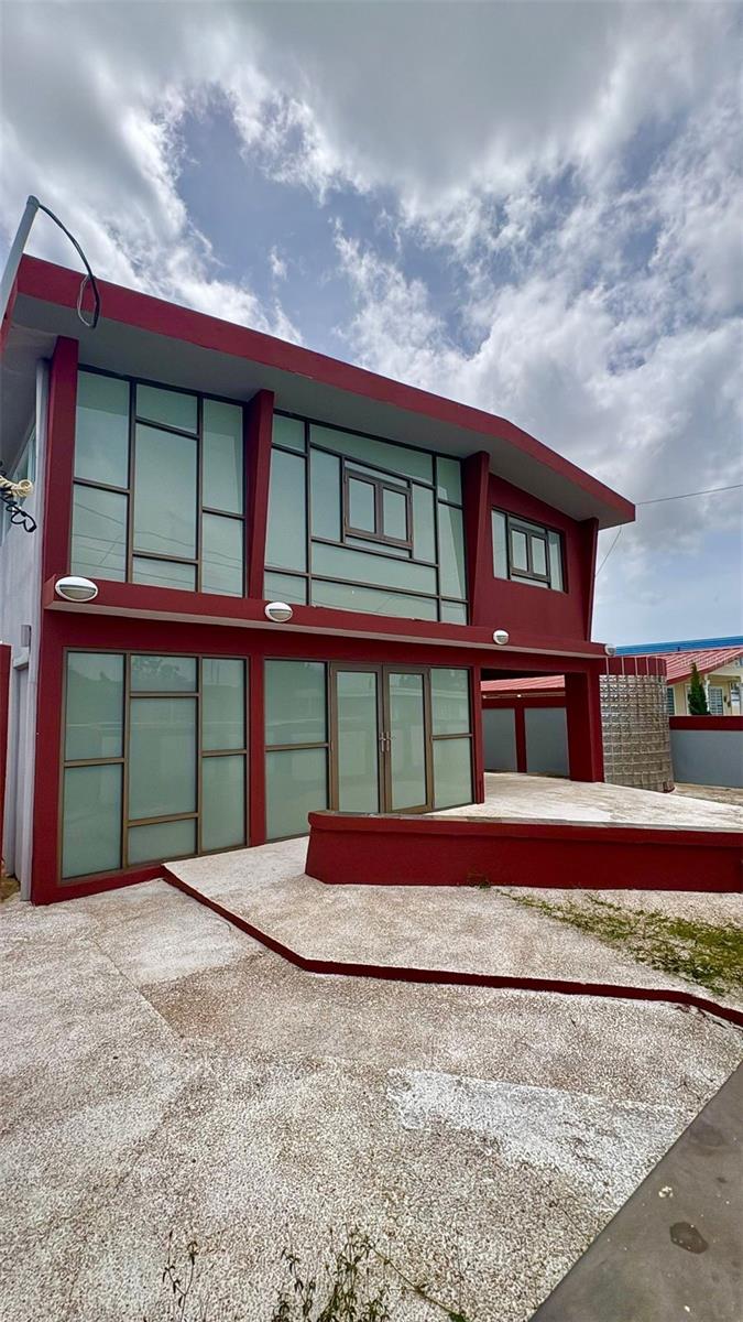Urb. El Laurel 521 PASEO ZUMBADOR COTO LAUREL