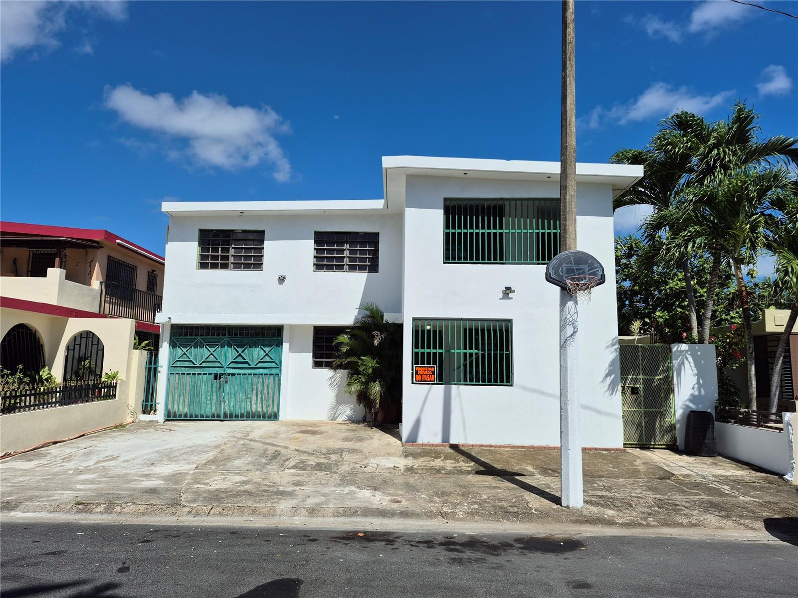 115-a17 Calle 73 Property Photo 1